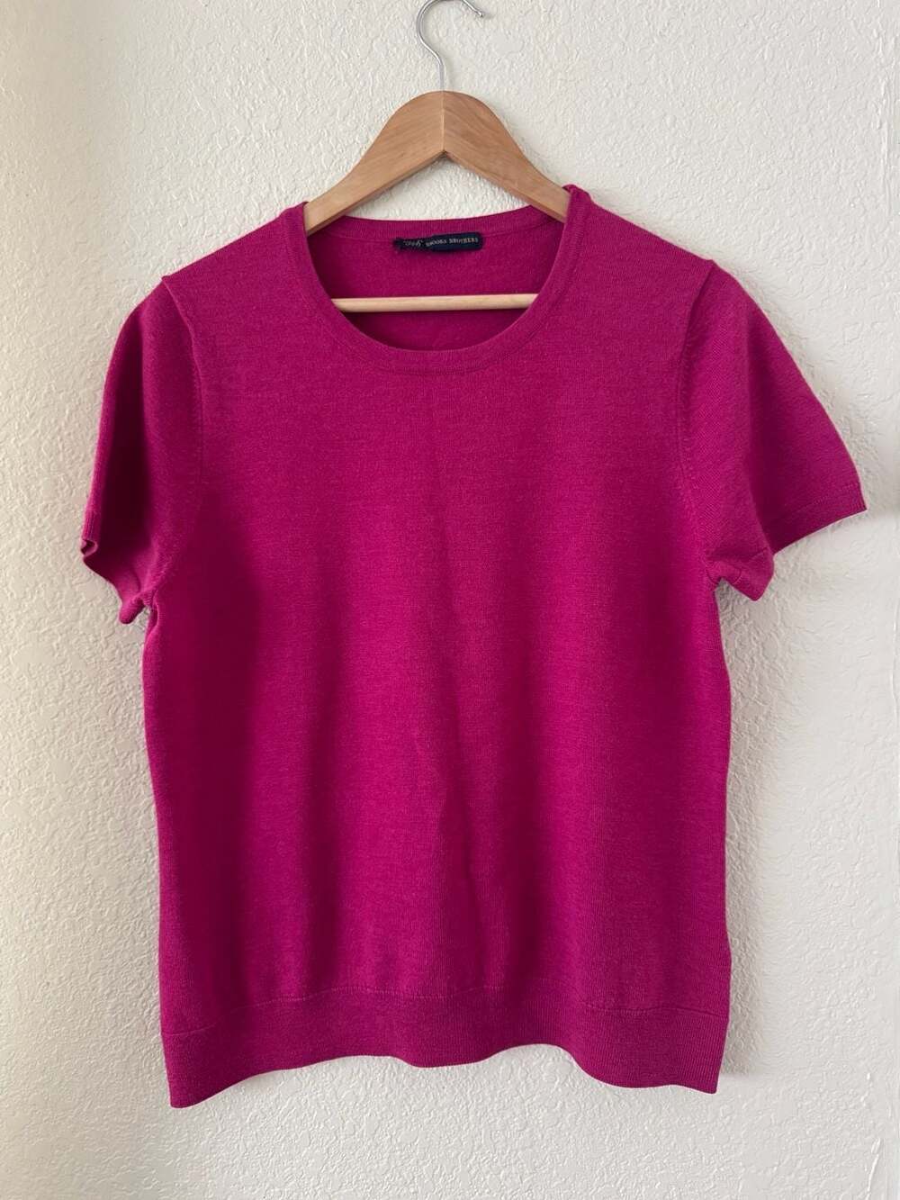 Brooks Brothers 346 Short Sleeve Crewneck Knit Sweater.